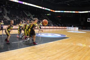 Vaidučio Maziliausko berniukų (2006 m. g.) krepšinio komanda žaidė Šiaulių arenoje